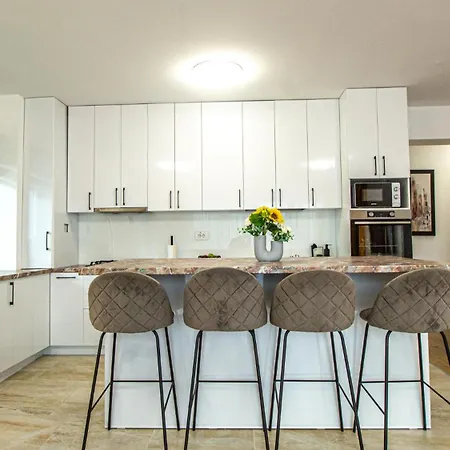 Mohost Blue - Sophisticated Retreat With Views Appartement *